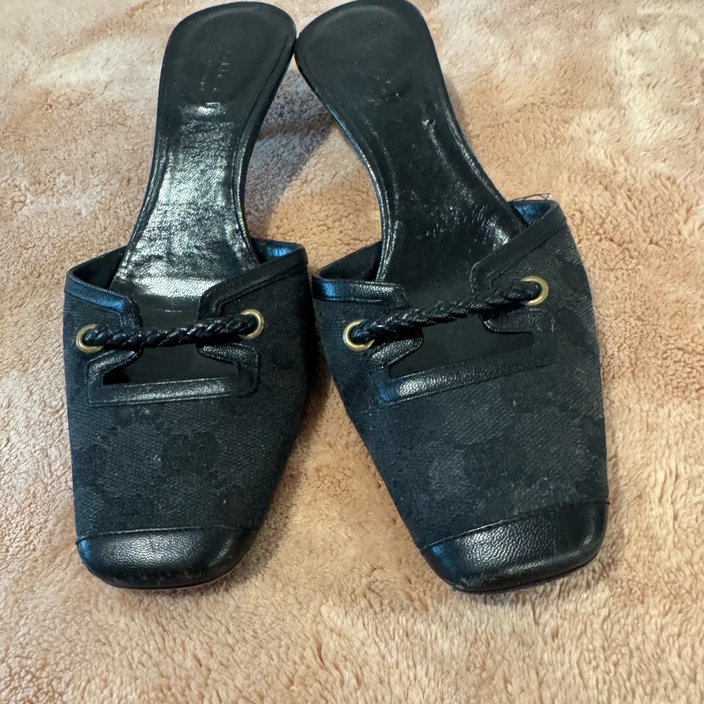 GUCCI Elegant Black Women's Mules